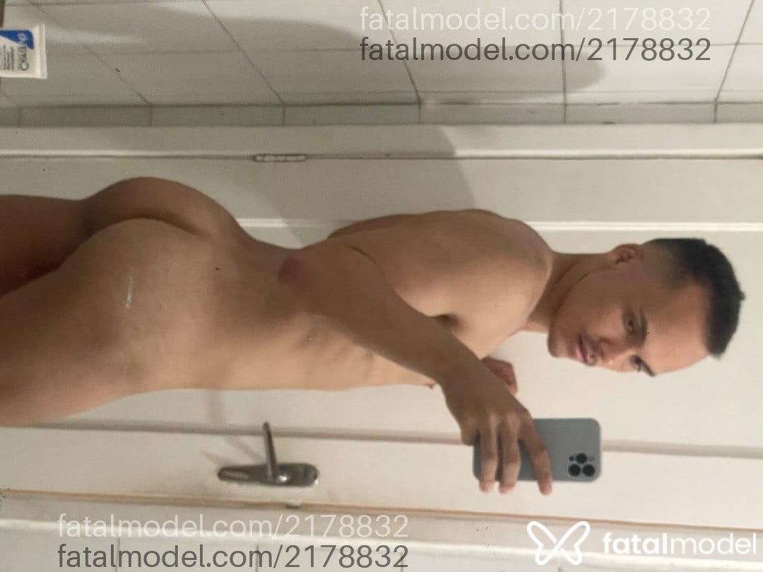 Acompanhante homem com cabelo castanho de olhos castanhos em São Paulo Acompanhante homem com cabelo castanho de olhos castanhos em São Paulo - Carlos