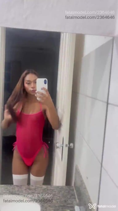 Acompanhante mulher trans com cabelo castanho de olhos pretos em Rio Branco - Larissa Almeida