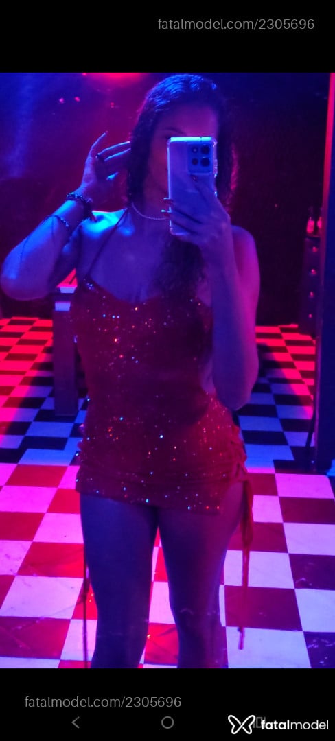 Acompanhante mulher com cabelo castanho de olhos mel em Vitória Acompanhante mulher com cabelo castanho de olhos mel em Vitória - Raveena