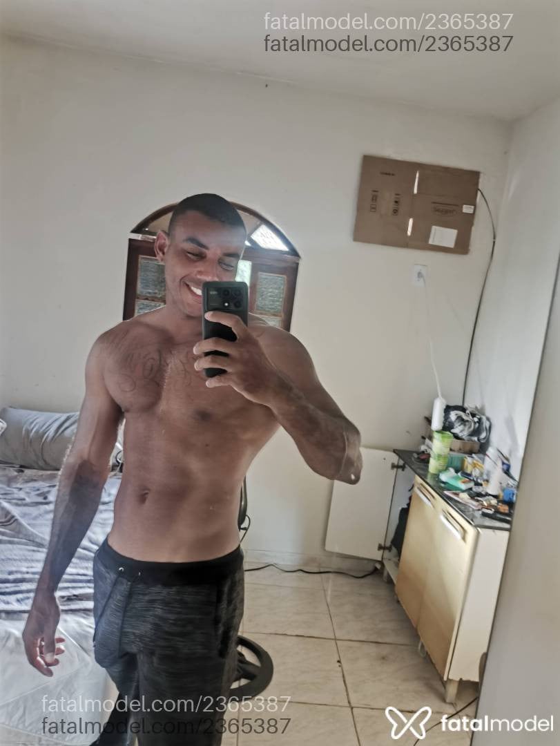 Acompanhante homem sem cabelo de olhos castanhos em Rio de Janeiro - Leandro