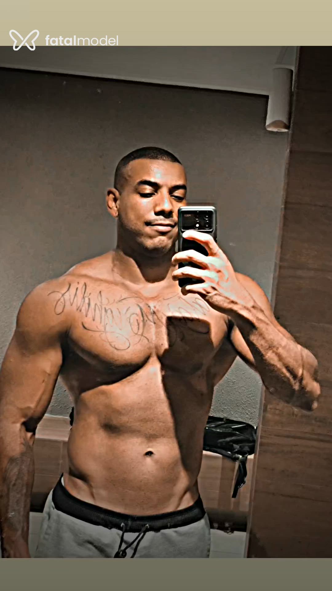 Acompanhante homem sem cabelo de olhos castanhos - Leandro Acompanhante homem sem cabelo de olhos castanhos - Leandro