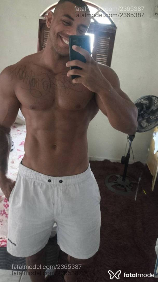 Acompanhante homem sem cabelo de olhos castanhos em Rio de Janeiro - Leandro