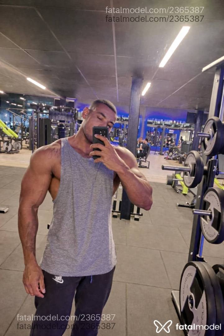 Acompanhante homem sem cabelo de olhos castanhos em Rio de Janeiro - Leandro