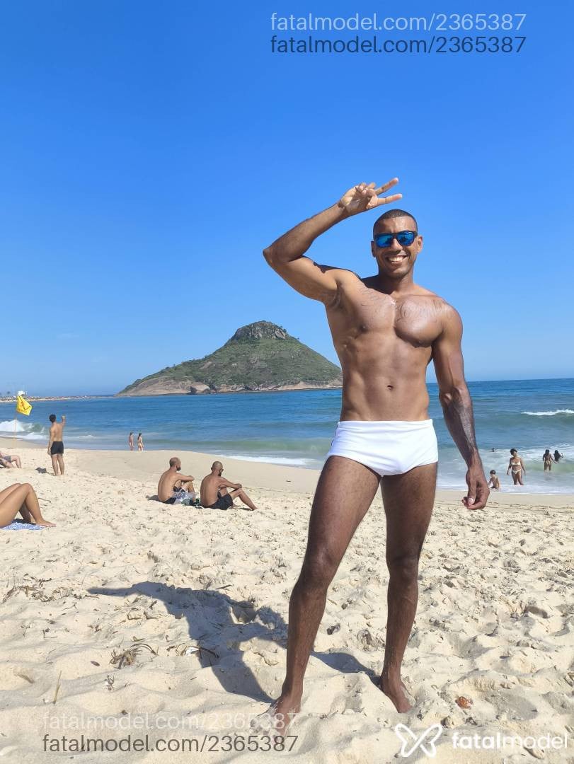 Acompanhante homem sem cabelo de olhos castanhos em Rio de Janeiro - Leandro