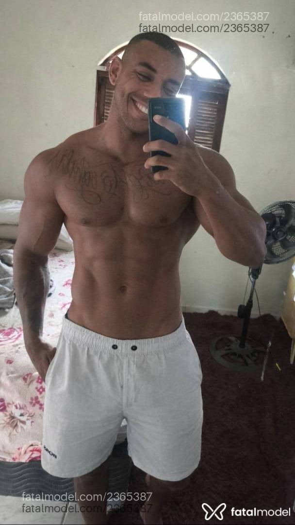 Acompanhante homem sem cabelo de olhos castanhos em Rio de Janeiro - Leandro
