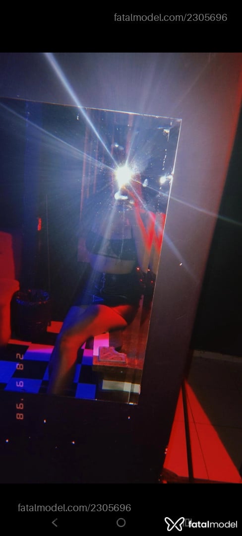 Acompanhante mulher com cabelo castanho de olhos mel em Vitória Acompanhante mulher com cabelo castanho de olhos mel em Vitória - Raveena