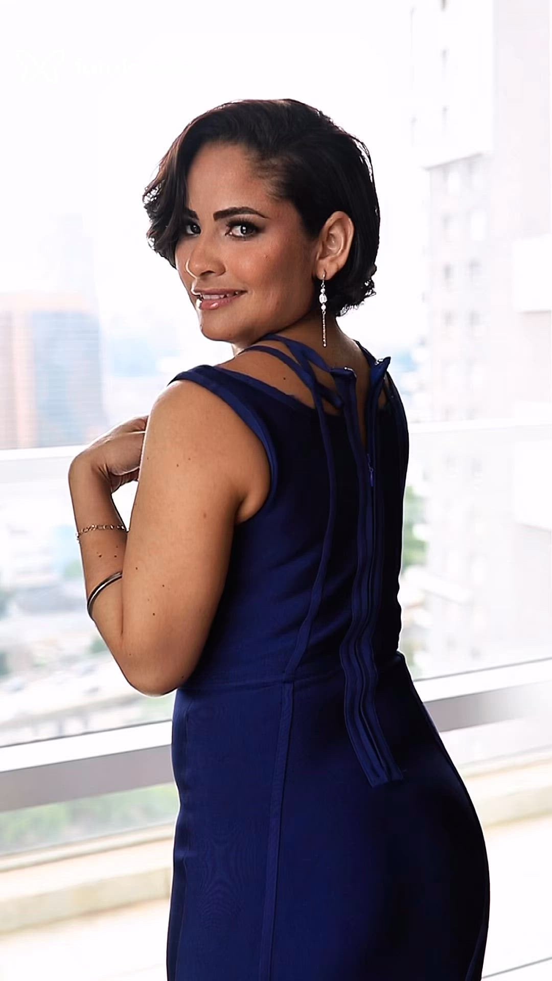 Acompanhante mulher com cabelo castanho de olhos mel - Layla Ravelli