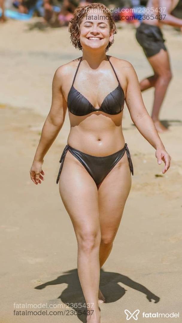Acompanhante mulher com cabelo castanho de olhos mel - Layla Ravelli