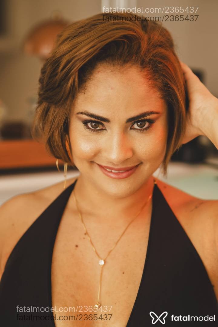 Acompanhante mulher com cabelo castanho de olhos mel em São Paulo - Layla Ravelli