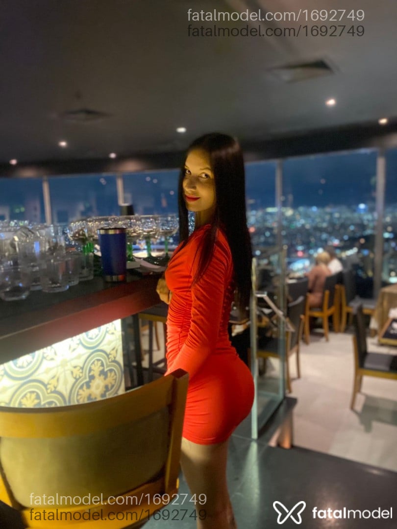 Acompanhante mulher com cabelo castanho de olhos castanhos em Juatuba - Paola