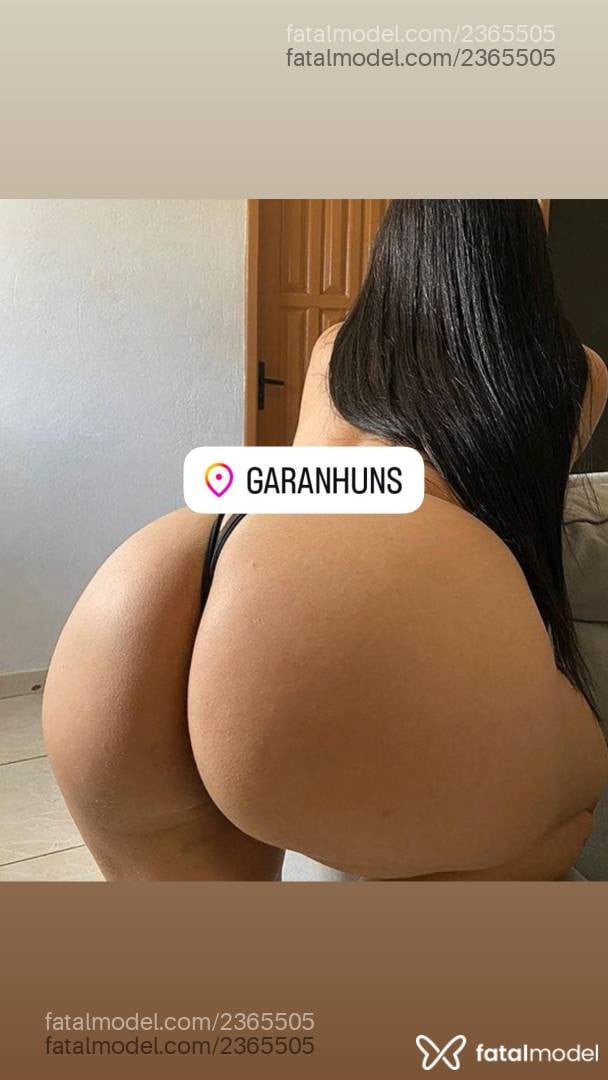 Acompanhante mulher com cabelo castanho de olhos pretos - Lore