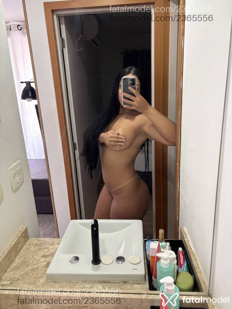Acompanhante mulher morena (o) de olhos verdes - Aline