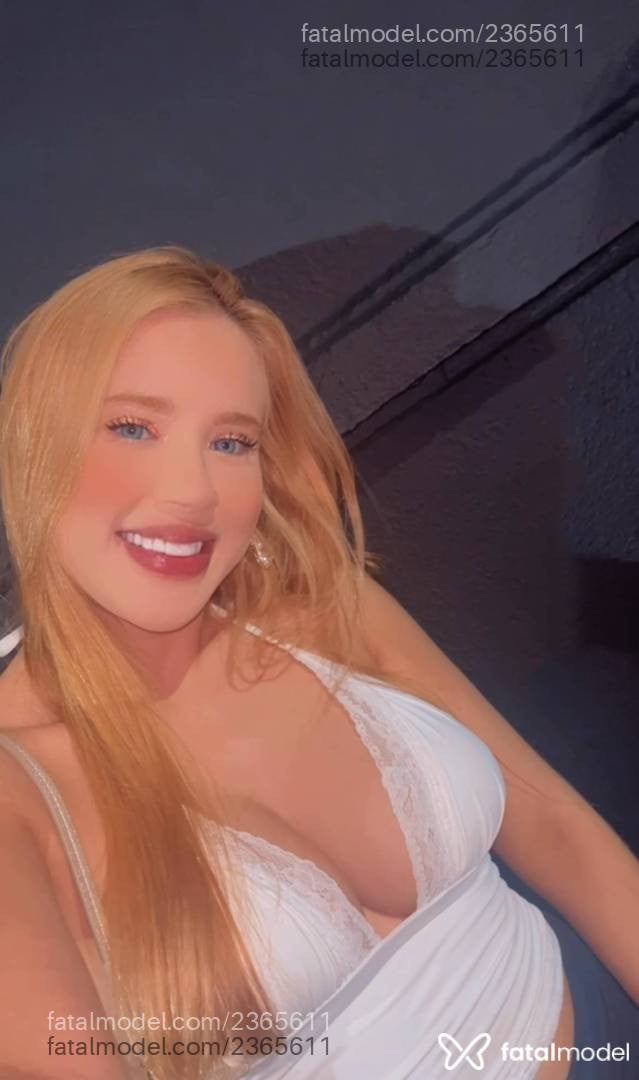 Acompanhante mulher loira (o) de olhos azuis - Bia