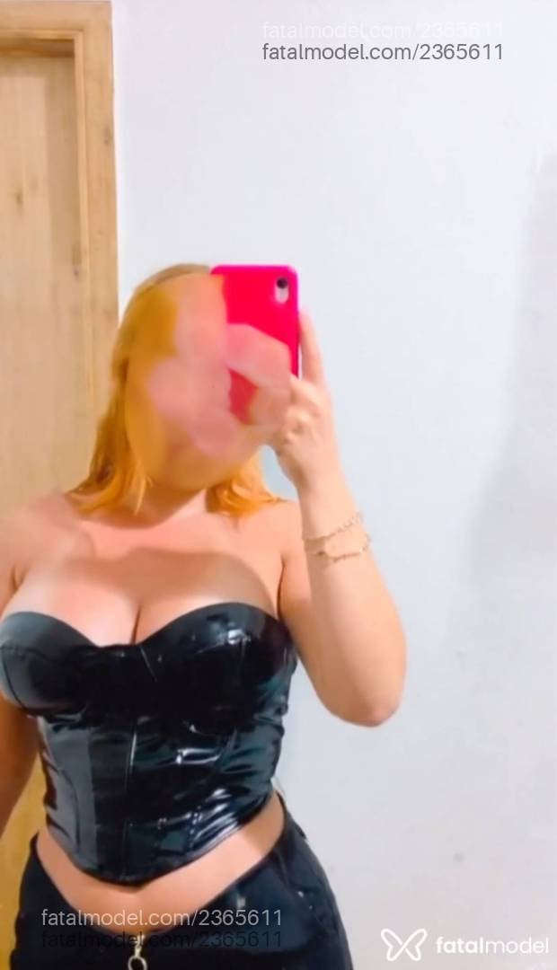 Acompanhante mulher loira (o) de olhos azuis - Bia
