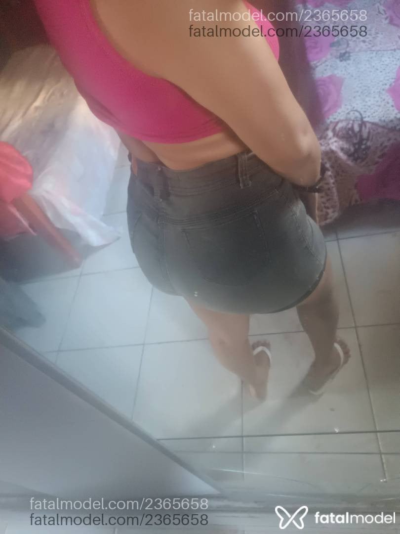 Acompanhante mulher morena (o) de olhos pretos - Nay