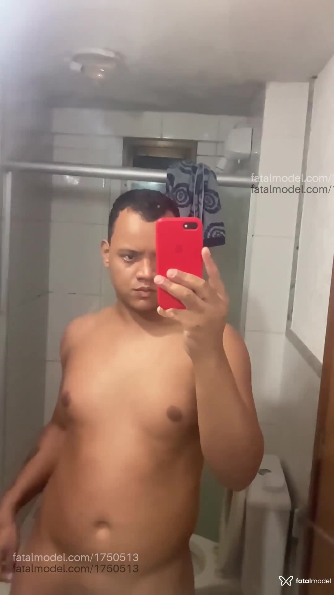 Acompanhante homem com cabelo castanho de olhos pretos em Goiânia - Ryan SDOliver