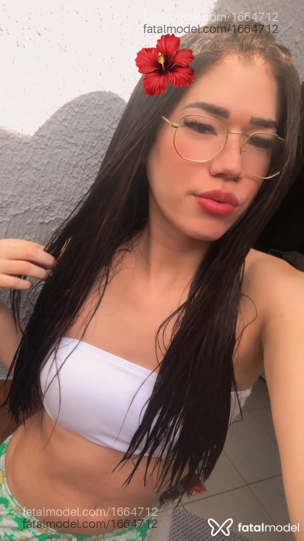 Acompanhante mulher trans com cabelo castanho de olhos castanhos em Goiânia - Lulu