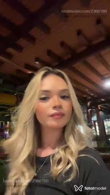 Acompanhante mulher loira (o) de olhos castanhos - Gabriela Acompanhante mulher loira (o) de olhos castanhos - Gabriela