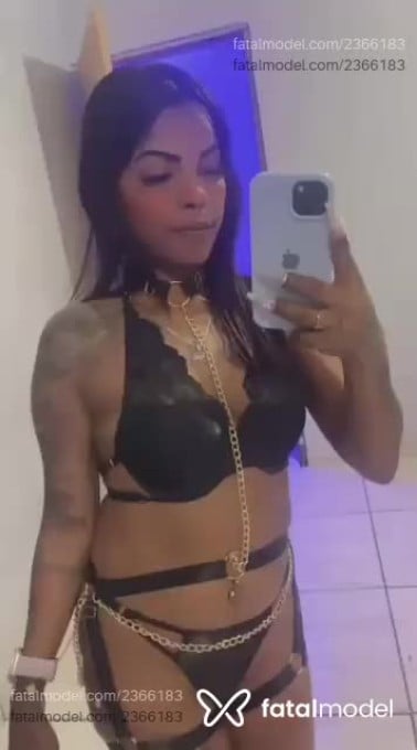 Acompanhante mulher morena (o) de olhos pretos - Polly