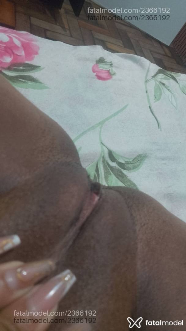 Acompanhante mulher morena (o) de olhos pretos - Suzi