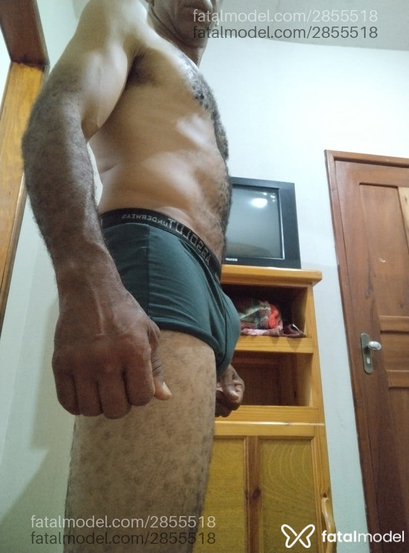 Acompanhante homem com cabelo castanho de olhos castanhos em Chapadão do Céu Acompanhante homem com cabelo castanho de olhos castanhos em Chapadão do Céu - Dantr