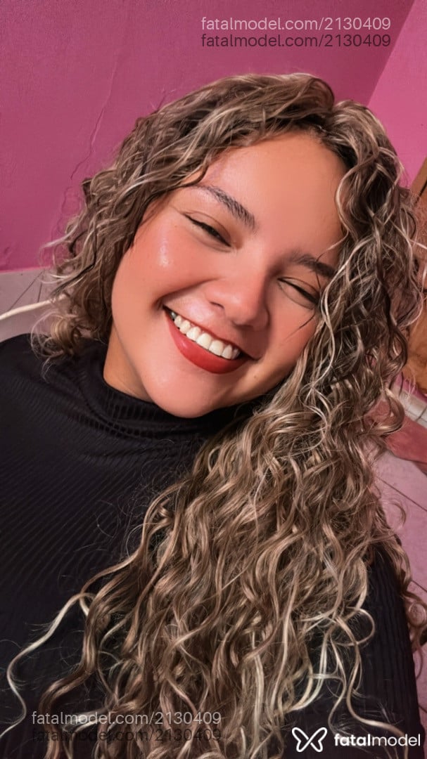 Acompanhante mulher morena (o) de olhos mel - Luana Acompanhante mulher morena (o) de olhos mel - Luana