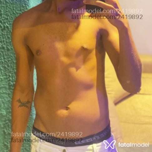 Acompanhante homem com cabelo castanho de olhos castanhos - Luk