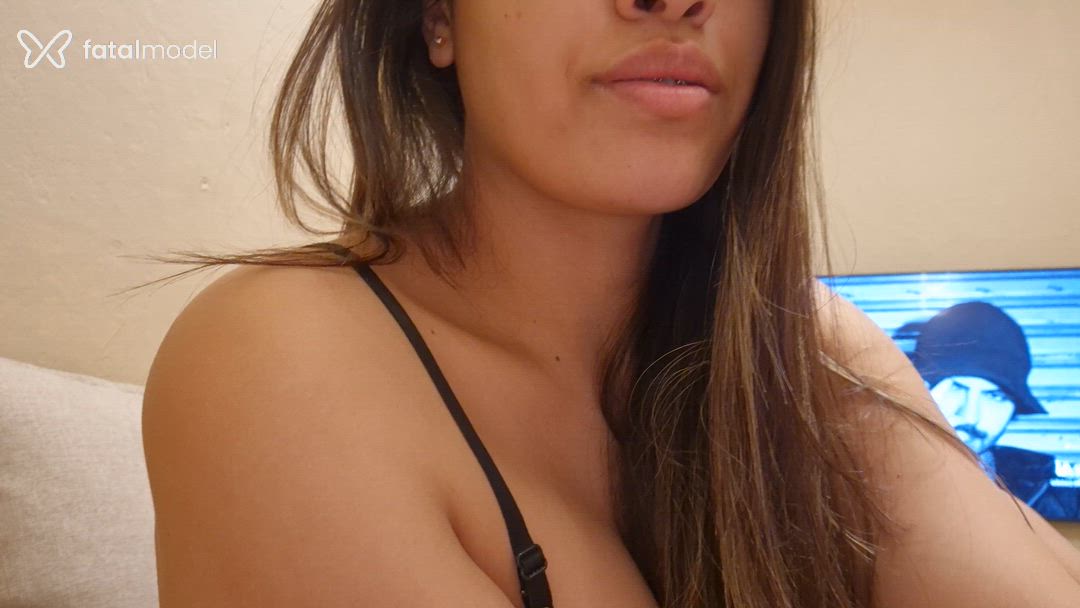 Acompanhante mulher loira (o) de olhos castanhos em Virtual Acompanhante mulher loira (o) de olhos castanhos em Virtual - Isis Castellane