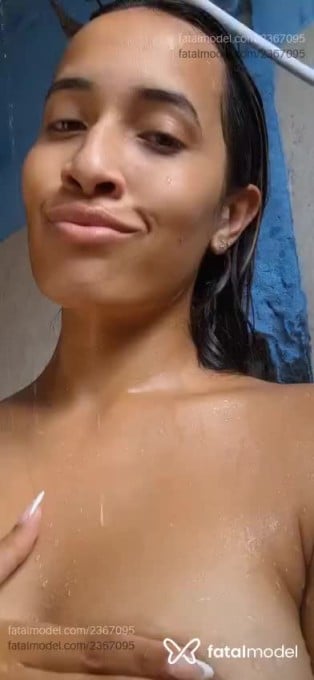Acompanhante mulher loira (o) de olhos castanhos em Virtual - Isis Castellane