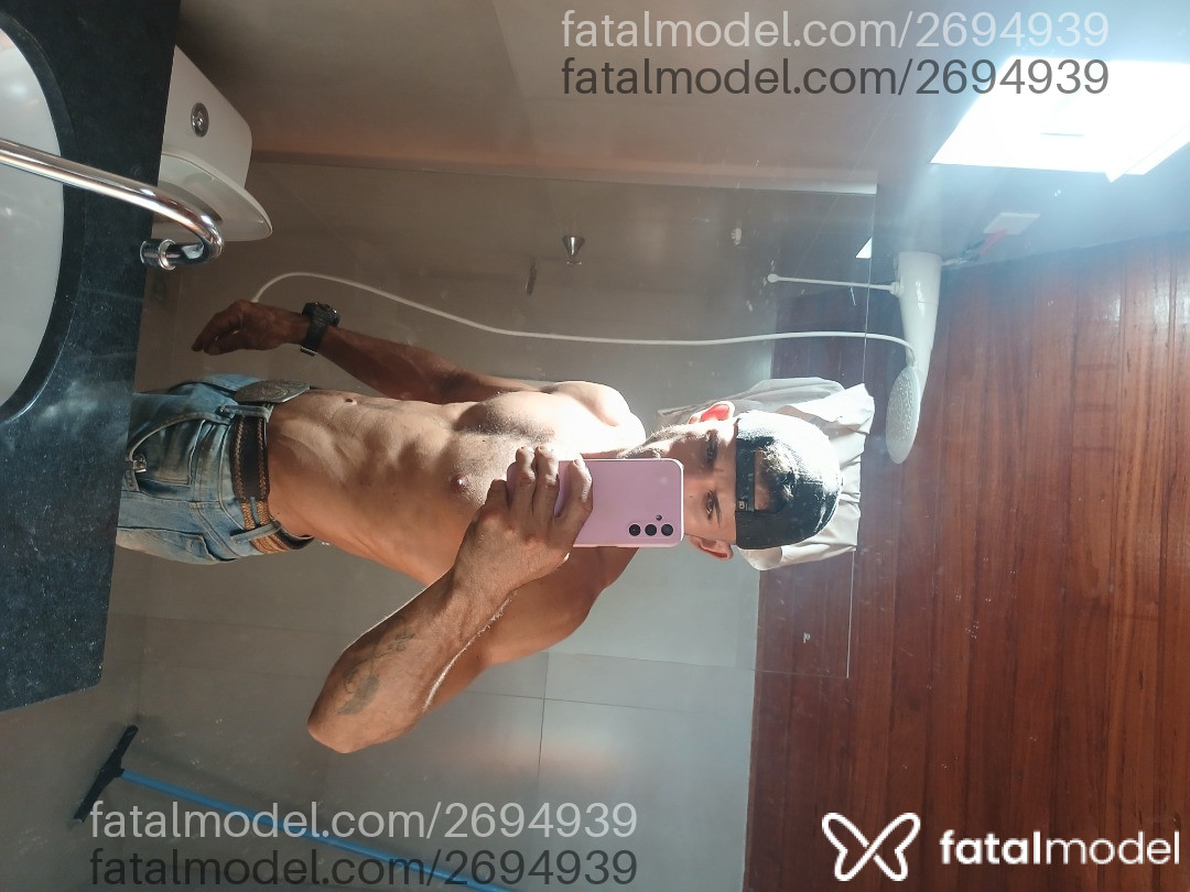 Acompanhante homem morena (o) de olhos verdes em Virtual - Polaco