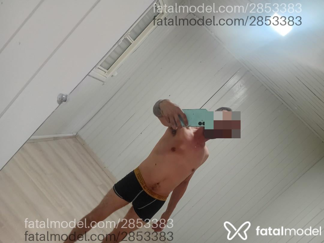 Acompanhante homem com cabelo castanho de olhos castanhos em Chapecó Acompanhante homem com cabelo castanho de olhos castanhos em Chapecó - Jonas