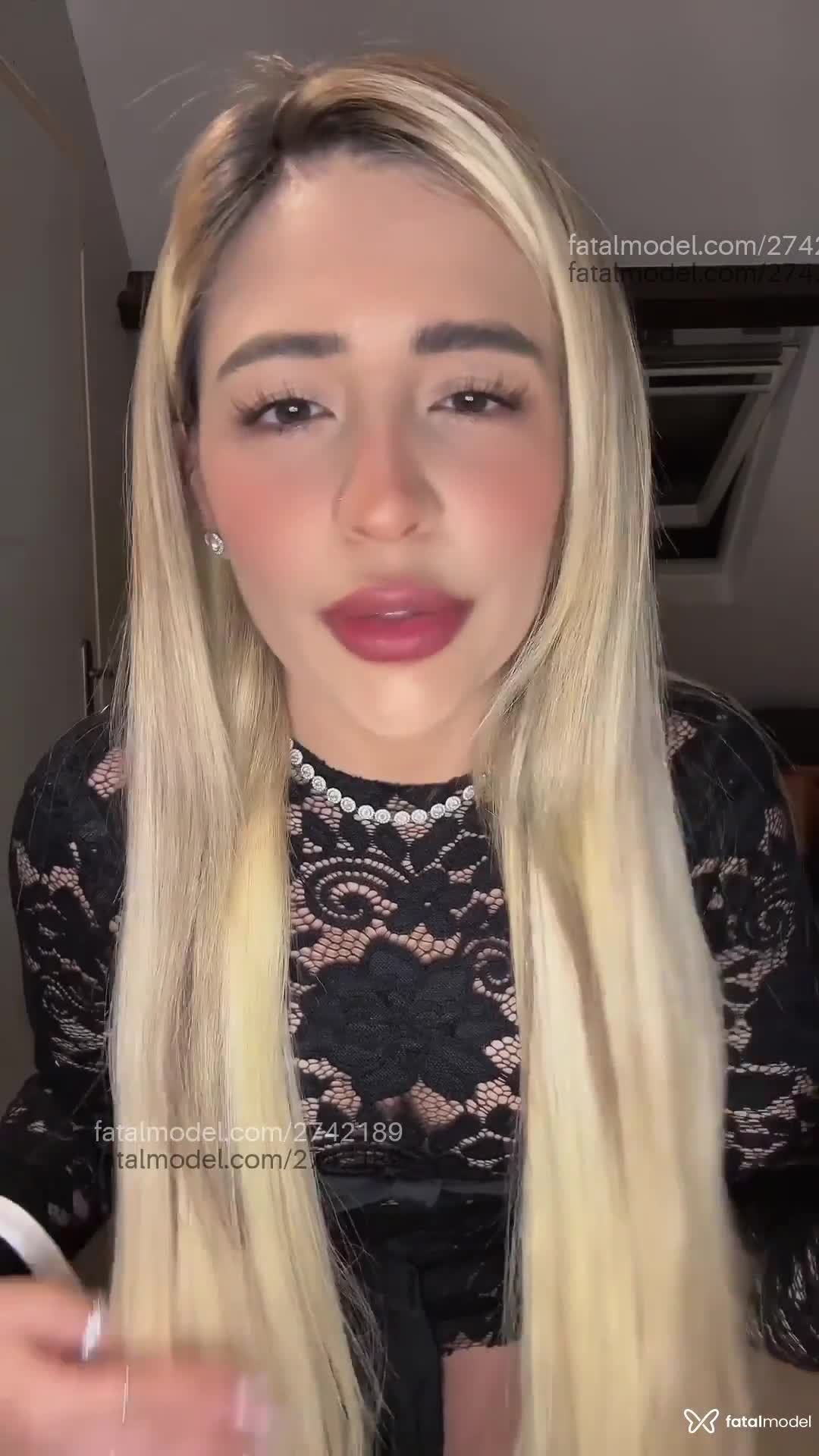Acompanhante mulher loira (o) de olhos castanhos em Fortaleza Acompanhante mulher loira (o) de olhos castanhos em Fortaleza - Shofia