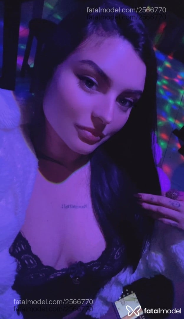 Acompanhante mulher morena (o) de olhos verdes - Ketellyn