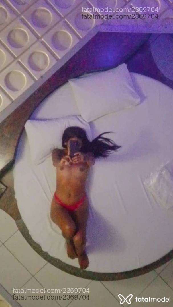 Acompanhante mulher morena (o) de olhos pretos - Taynazinha