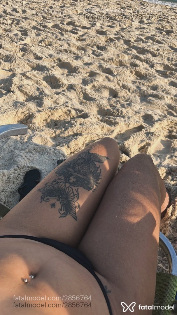 Acompanhante mulher com cabelo castanho de olhos pretos - Alícia