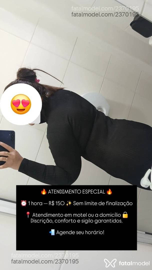 Acompanhante mulher com cabelo castanho de olhos mel - Carla Martinelly