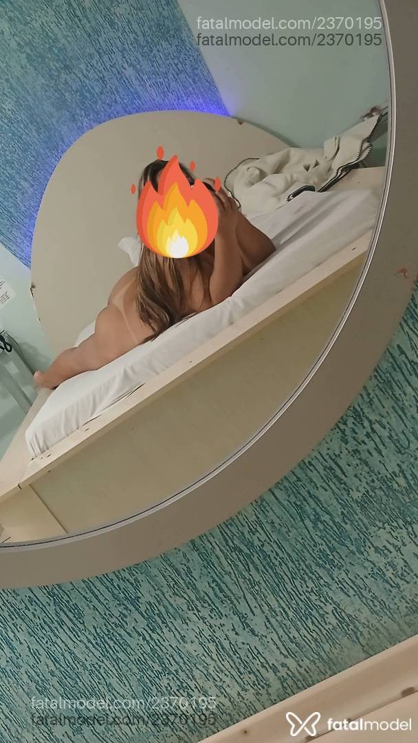 Acompanhante mulher com cabelo castanho de olhos mel - Carla Martinelly