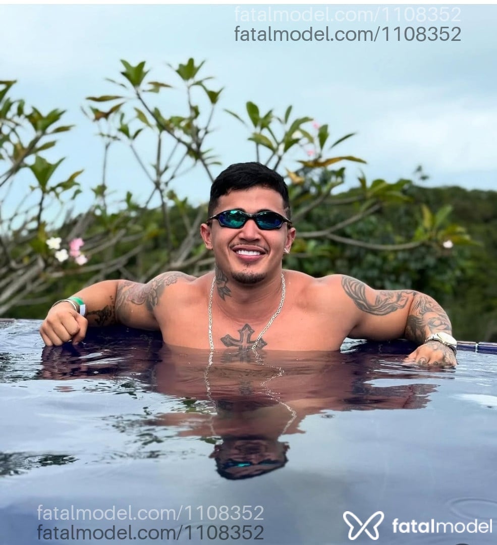 Acompanhante homem com cabelo castanho de olhos castanhos em Maceió Acompanhante homem com cabelo castanho de olhos castanhos em Maceió - Kaue Andrade