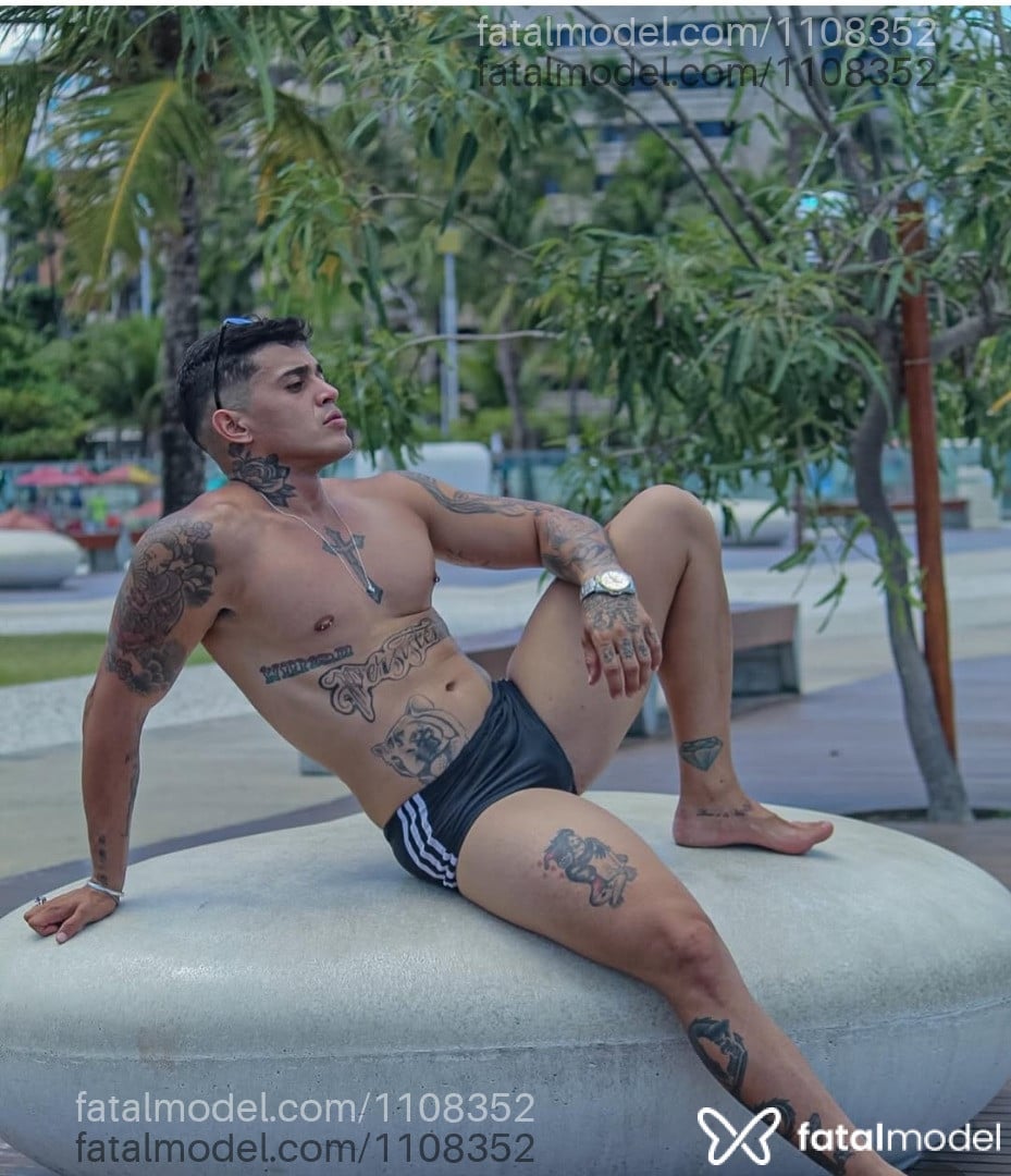 Acompanhante homem com cabelo castanho de olhos castanhos em Maceió Acompanhante homem com cabelo castanho de olhos castanhos em Maceió - Kaue Andrade