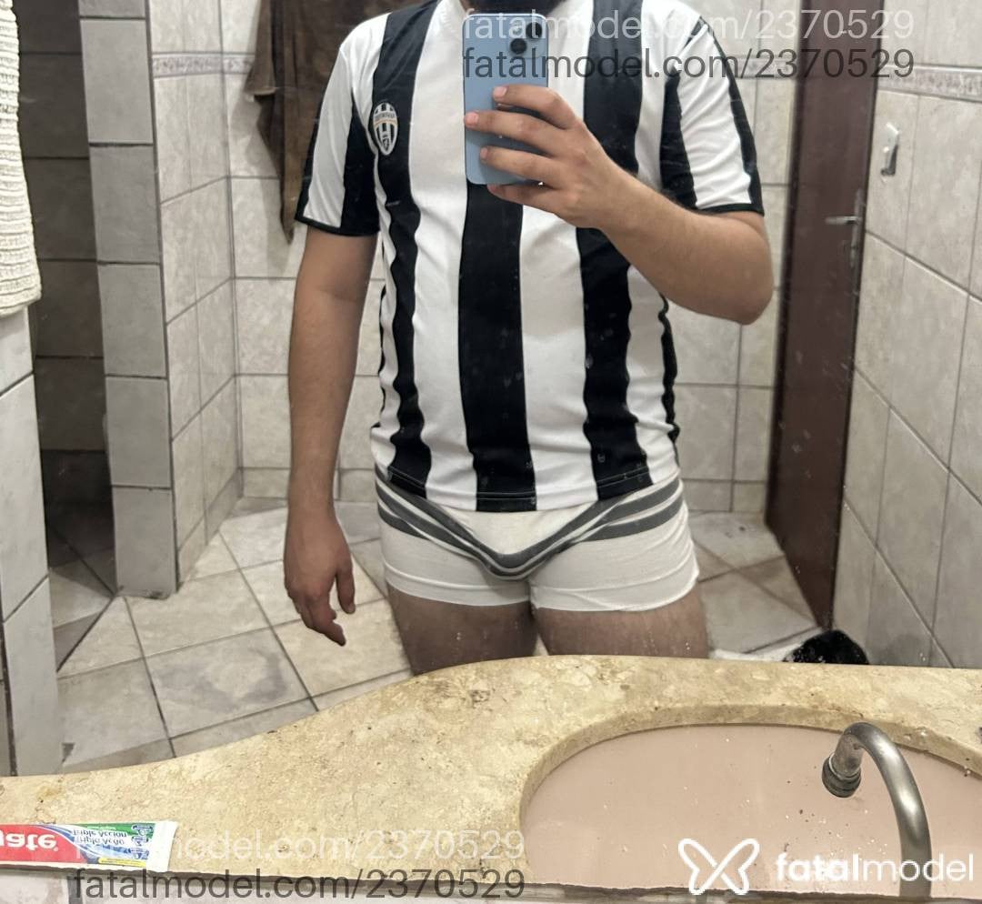Acompanhante homem com cabelo castanho de olhos verdes em Palmas Acompanhante homem com cabelo castanho de olhos verdes em Palmas - Leandro