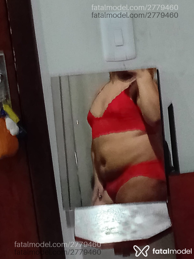 Acompanhante mulher trans com cabelo castanho de olhos castanhos em Curitiba - Victória