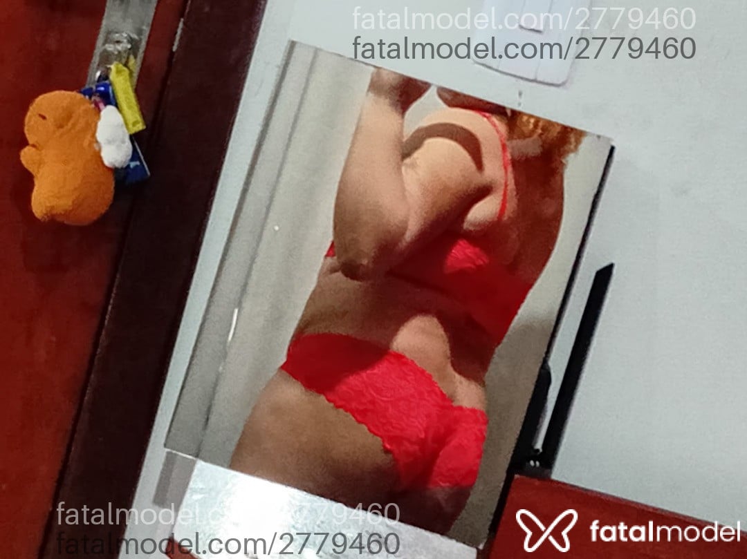 Acompanhante mulher trans com cabelo castanho de olhos castanhos em Curitiba - Victória