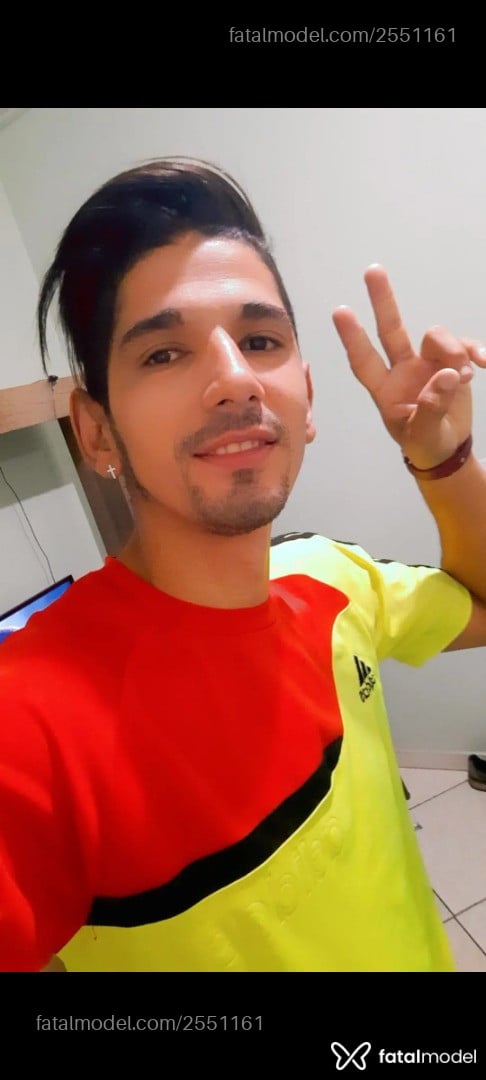 Acompanhante homem morena (o) de olhos pretos em Cachoeirinha - Rodrigues