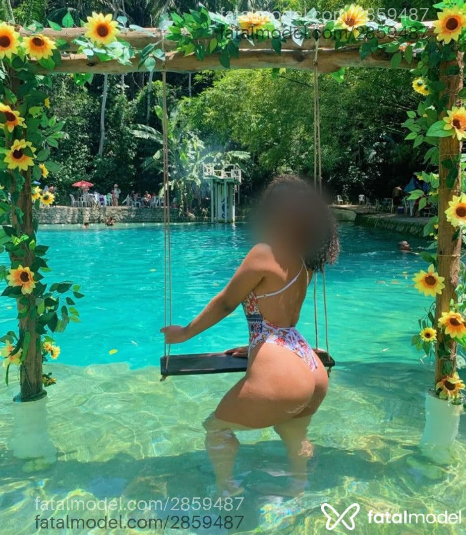 Acompanhante mulher morena (o) de olhos castanhos - Melissa Morena Acompanhante mulher morena (o) de olhos castanhos - Melissa Morena