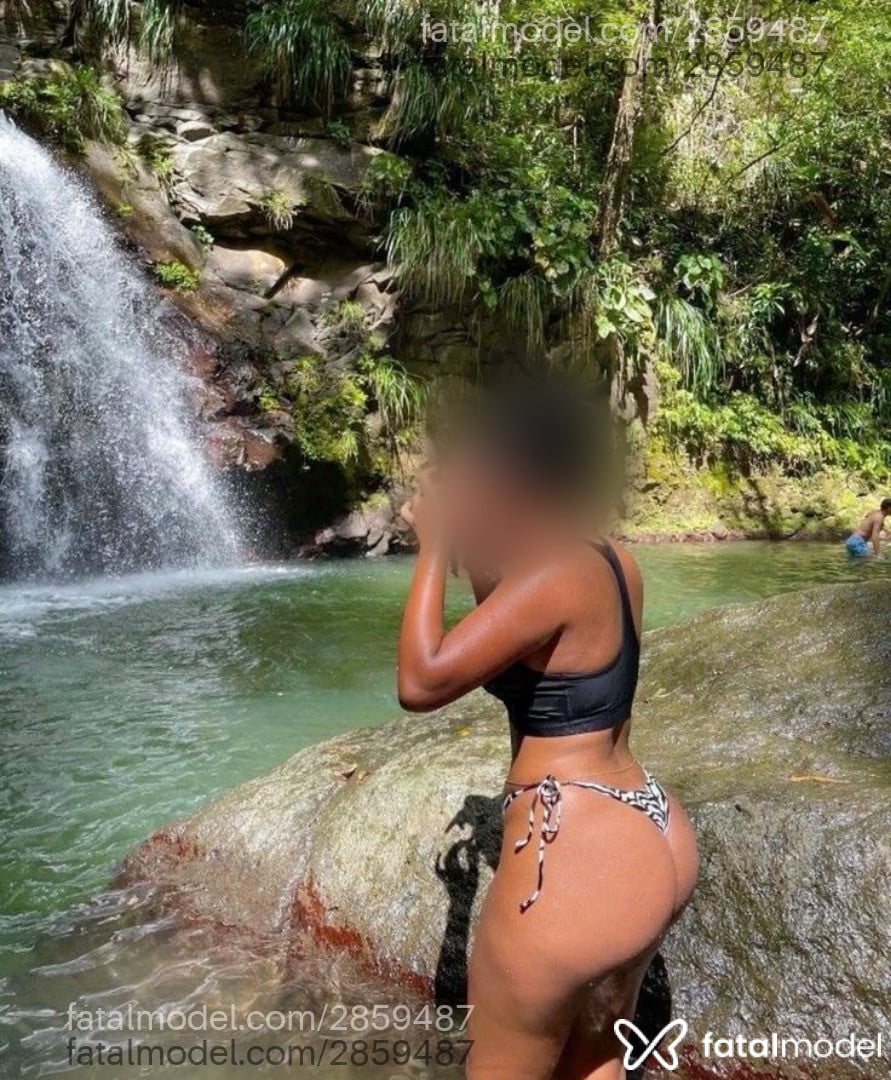 Acompanhante mulher morena (o) de olhos castanhos - Melissa Morena Acompanhante mulher morena (o) de olhos castanhos - Melissa Morena