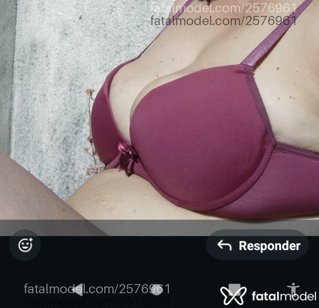 Acompanhante mulher com cabelo castanho de olhos castanhos em Matão - Ree