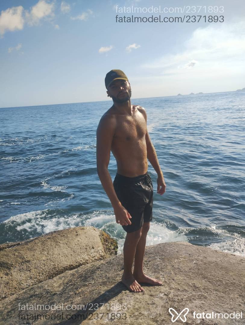 Acompanhante homem com cabelo castanho de olhos castanhos em Rio de Janeiro Acompanhante homem com cabelo castanho de olhos castanhos em Rio de Janeiro - Thalles Veigar