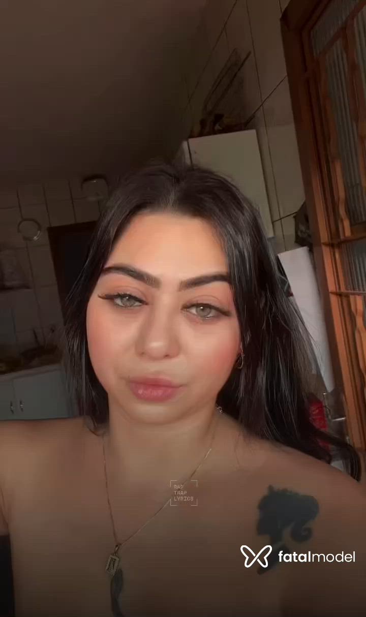 Acompanhante mulher morena (o) de olhos verdes - Nicolly