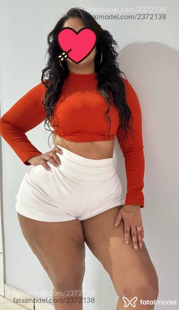 Acompanhante mulher morena (o) de olhos pretos - Kamila Estrela