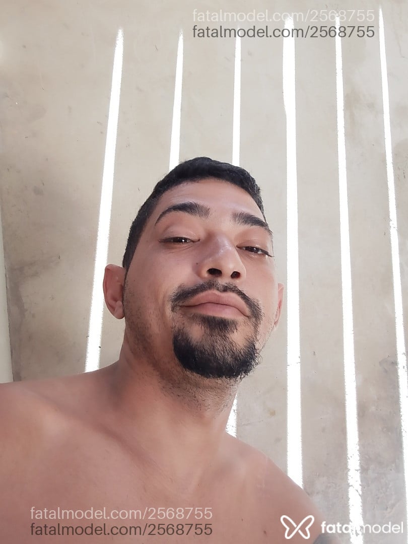 Acompanhante homem com cabelo castanho de olhos castanhos - Rachii Acompanhante homem com cabelo castanho de olhos castanhos - Rachii